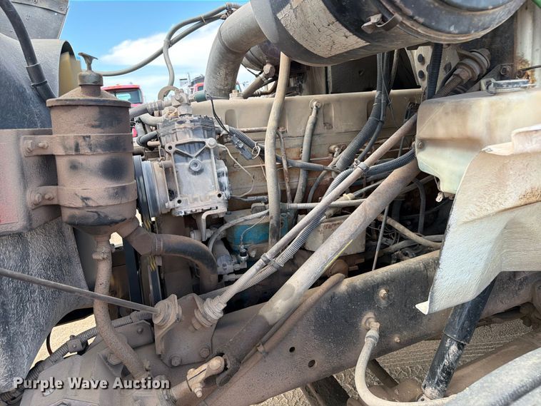image for item FK0225 1991 International 8200 tank truck
