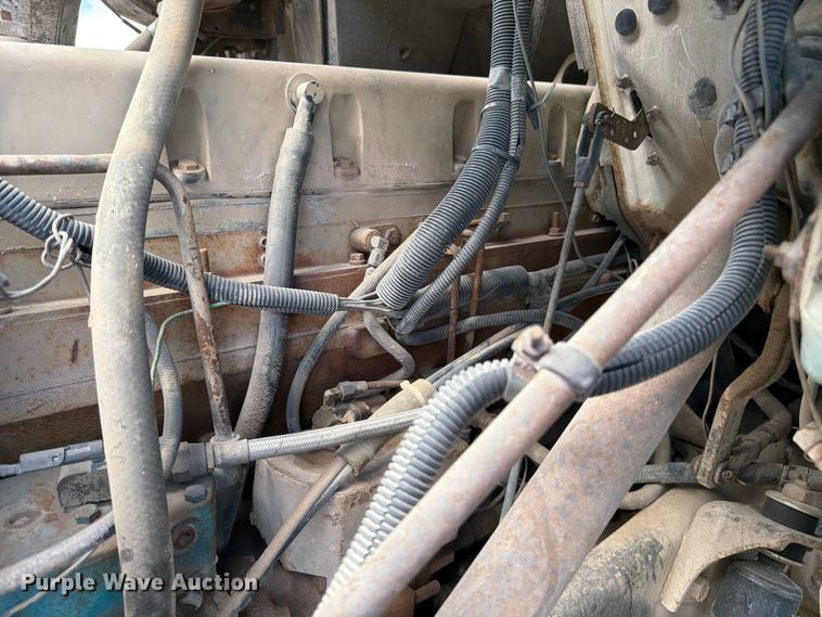 image for item FK0225 1991 International 8200 tank truck