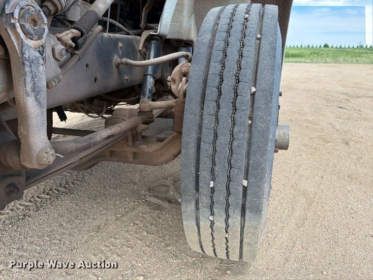 image for item FK0225 1991 International 8200 tank truck