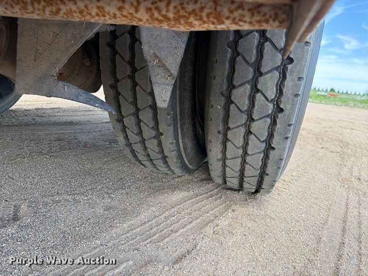 image for item FK0225 1991 International 8200 tank truck