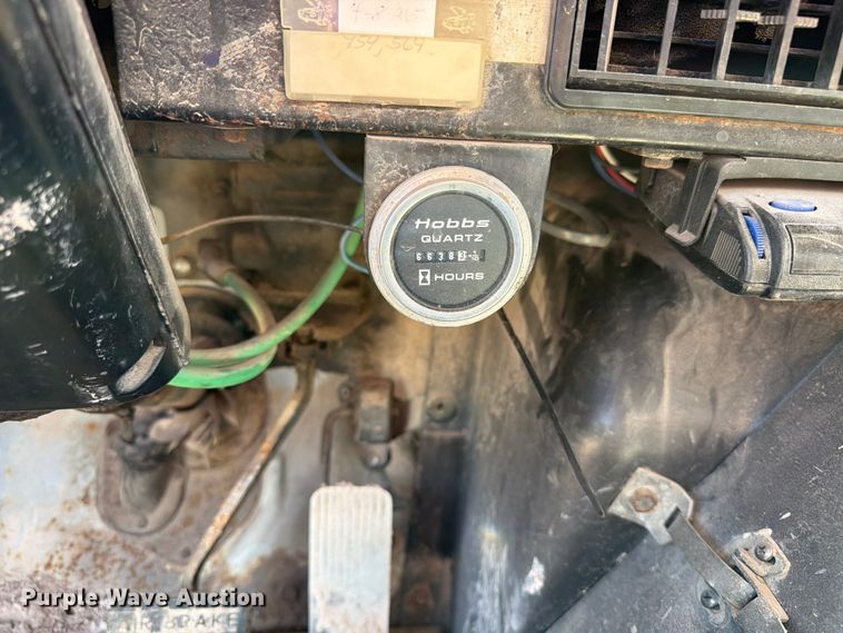 image for item FK0225 1991 International 8200 tank truck