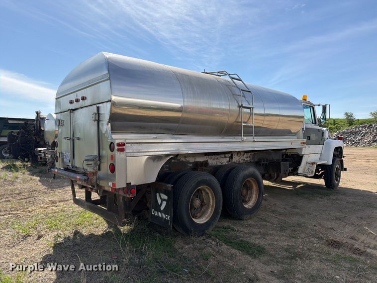 image for item FK0226 1991 Ford LT8000 tank truck