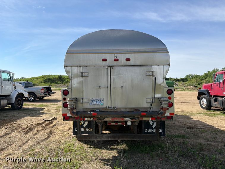 image for item FK0226 1991 Ford LT8000 tank truck
