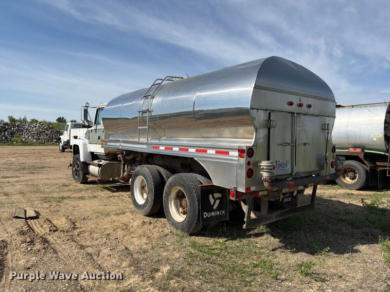 image for item FK0226 1991 Ford LT8000 tank truck