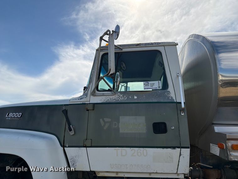 image for item FK0226 1991 Ford LT8000 tank truck