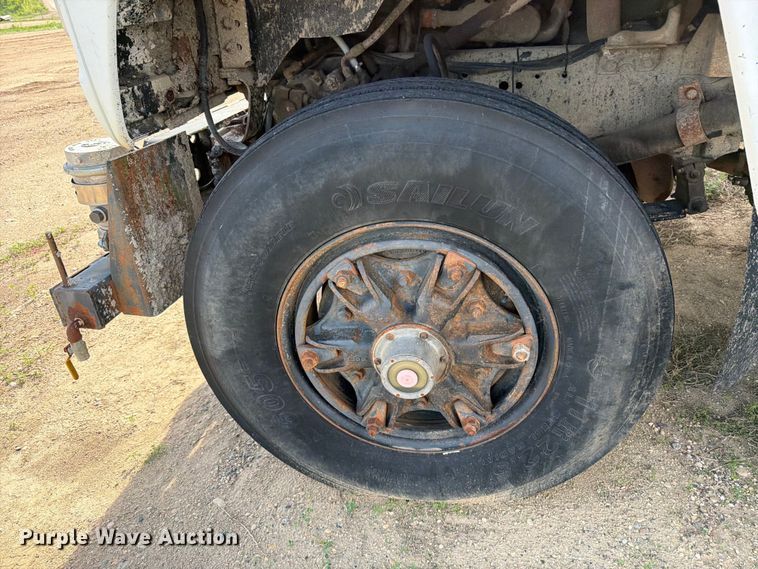 image for item FK0226 1991 Ford LT8000 tank truck