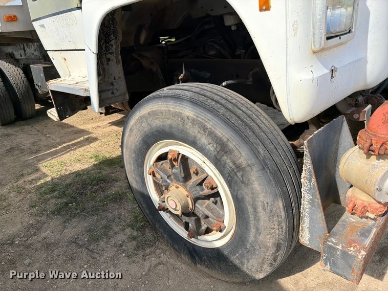image for item FK0226 1991 Ford LT8000 tank truck