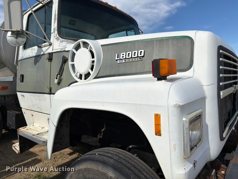 image for item FK0226 1991 Ford LT8000 tank truck