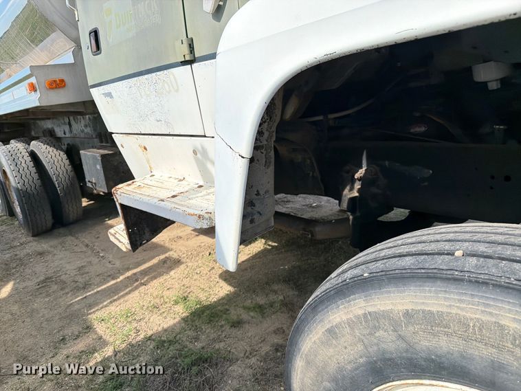 image for item FK0226 1991 Ford LT8000 tank truck
