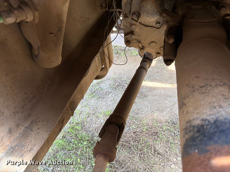 image for item FK0226 1991 Ford LT8000 tank truck