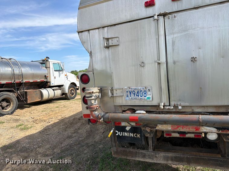 image for item FK0226 1991 Ford LT8000 tank truck