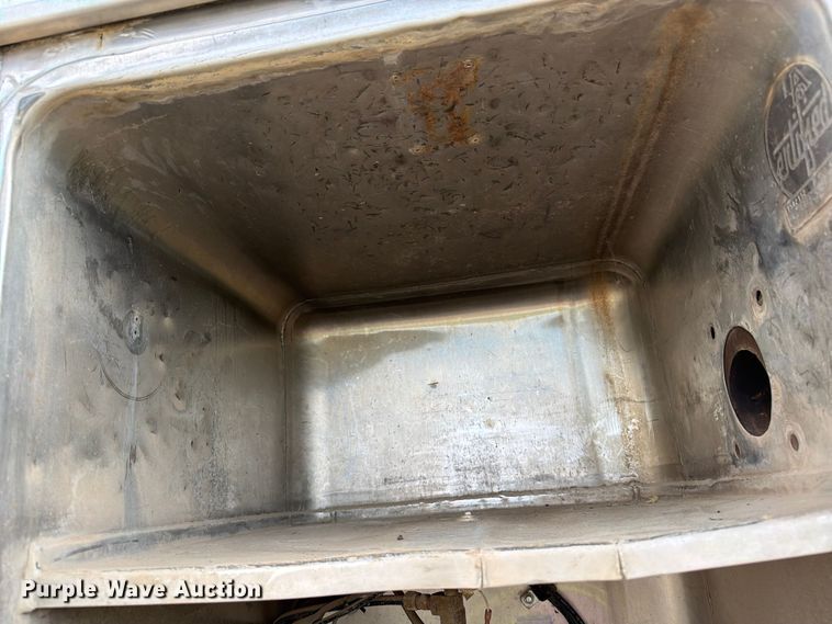 image for item FK0226 1991 Ford LT8000 tank truck