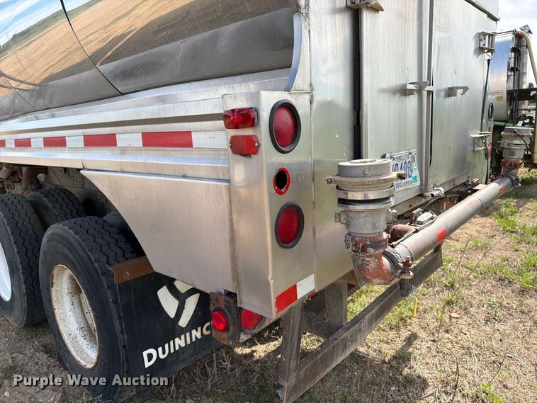 image for item FK0226 1991 Ford LT8000 tank truck