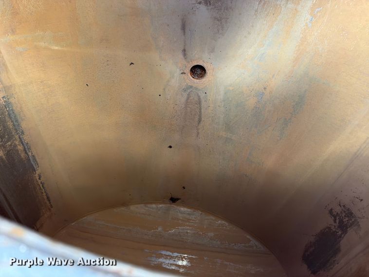 image for item FK0226 1991 Ford LT8000 tank truck