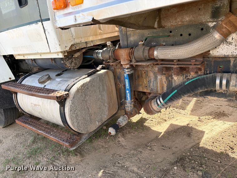 image for item FK0226 1991 Ford LT8000 tank truck