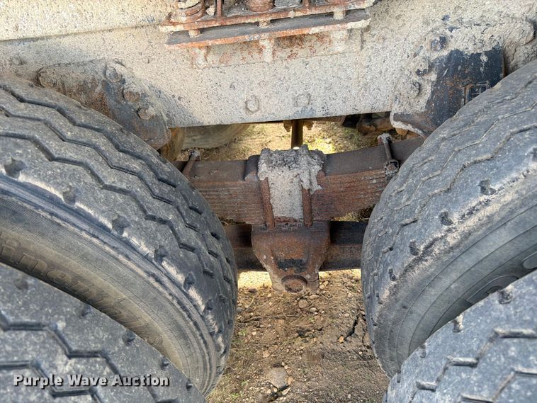 image for item FK0226 1991 Ford LT8000 tank truck