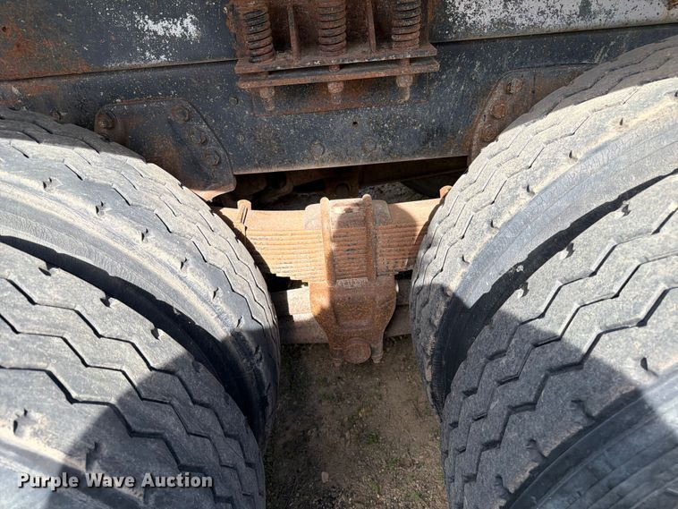 image for item FK0226 1991 Ford LT8000 tank truck