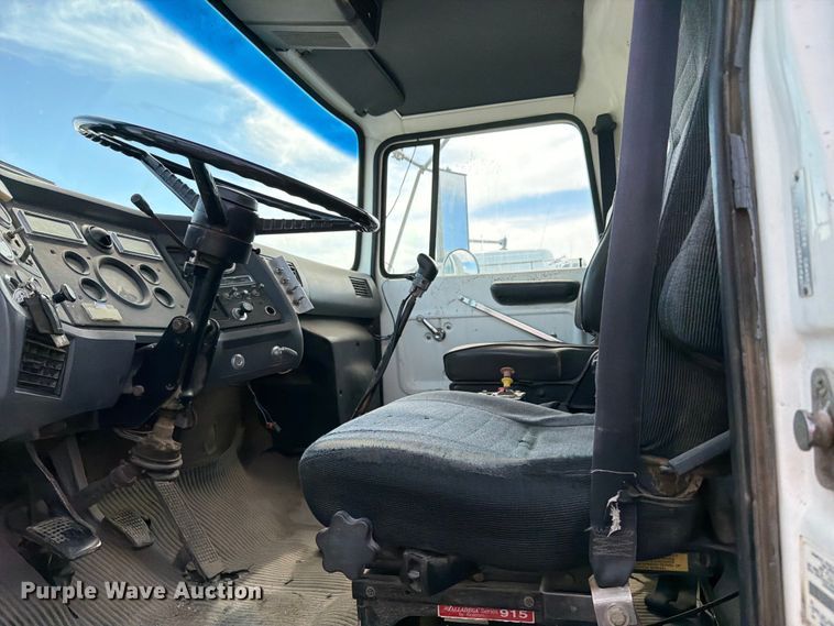 image for item FK0226 1991 Ford LT8000 tank truck