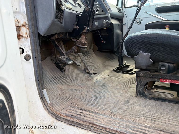image for item FK0226 1991 Ford LT8000 tank truck