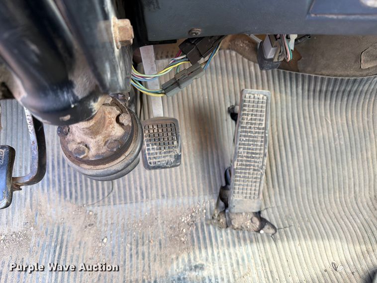 image for item FK0226 1991 Ford LT8000 tank truck