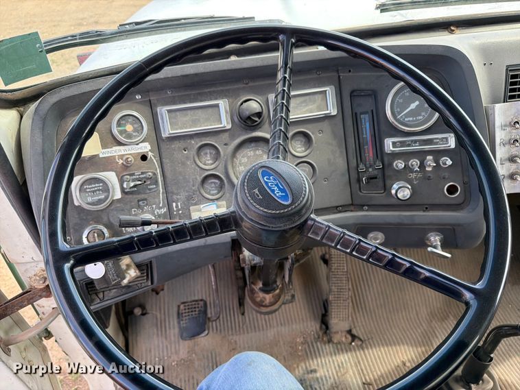 image for item FK0226 1991 Ford LT8000 tank truck