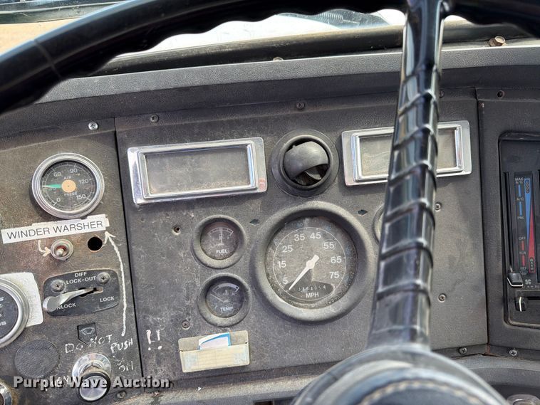 image for item FK0226 1991 Ford LT8000 tank truck