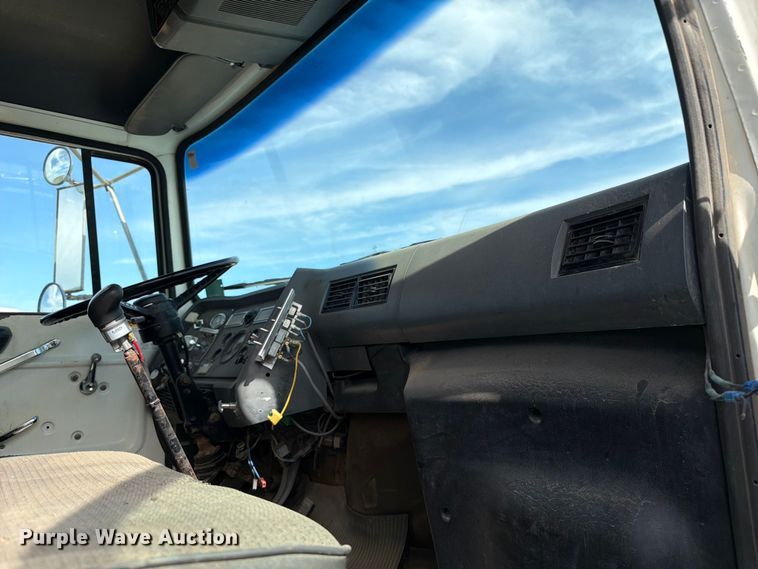 image for item FK0226 1991 Ford LT8000 tank truck