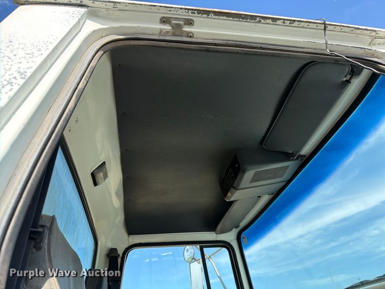 image for item FK0226 1991 Ford LT8000 tank truck