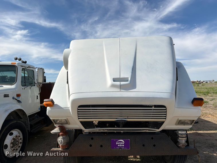 image for item FK0226 1991 Ford LT8000 tank truck