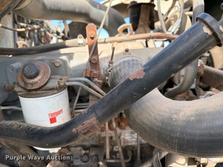 image for item FK0226 1991 Ford LT8000 tank truck