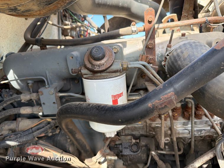 image for item FK0226 1991 Ford LT8000 tank truck