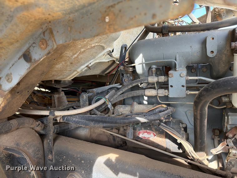 image for item FK0226 1991 Ford LT8000 tank truck