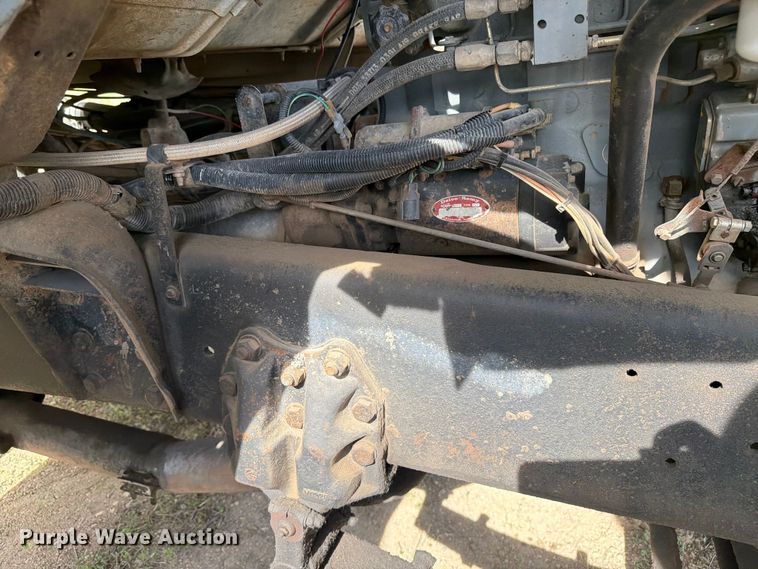 image for item FK0226 1991 Ford LT8000 tank truck