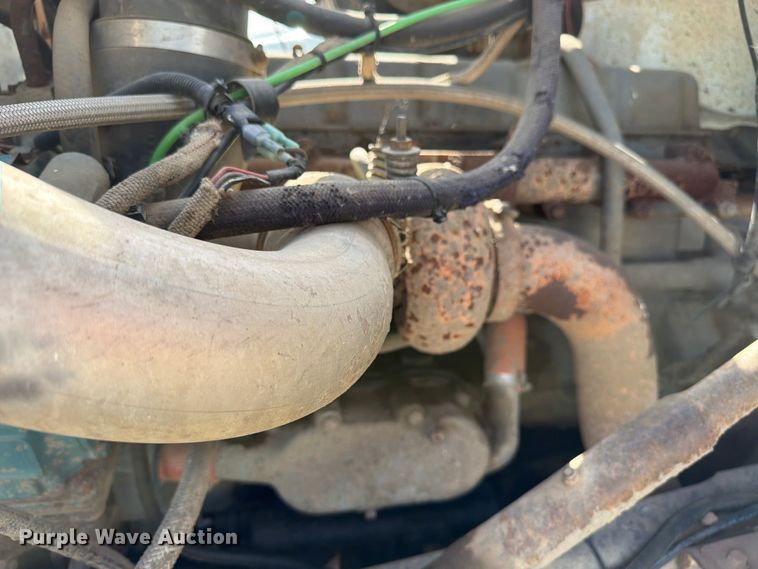 image for item FK0226 1991 Ford LT8000 tank truck