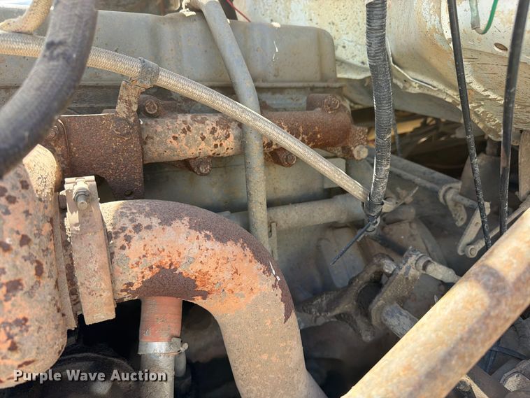 image for item FK0226 1991 Ford LT8000 tank truck