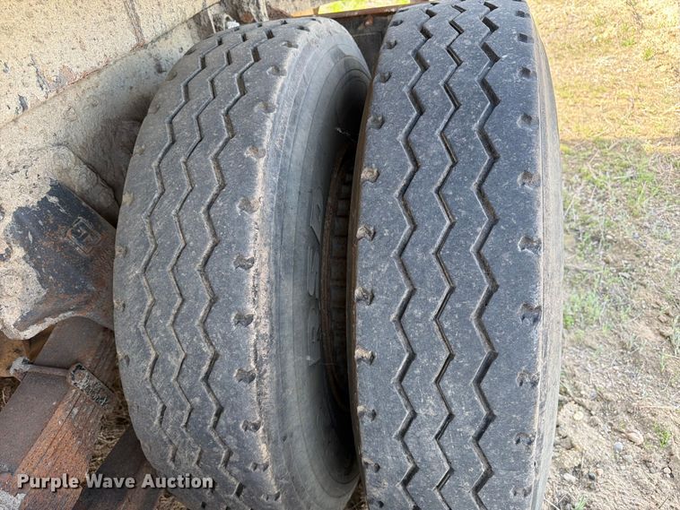 image for item FK0226 1991 Ford LT8000 tank truck