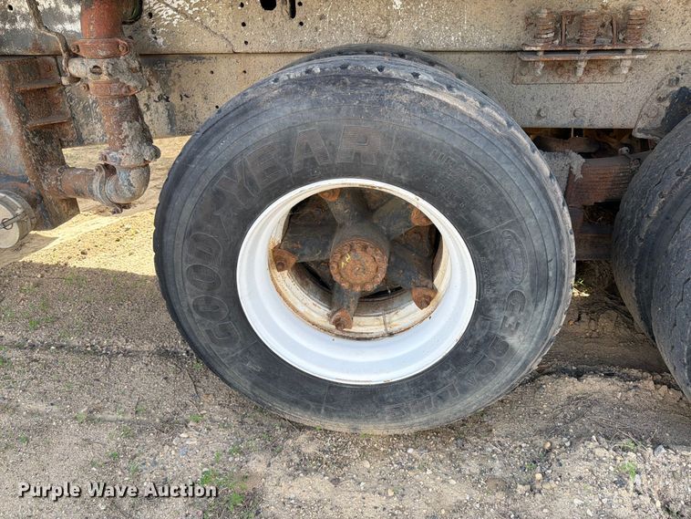 image for item FK0226 1991 Ford LT8000 tank truck