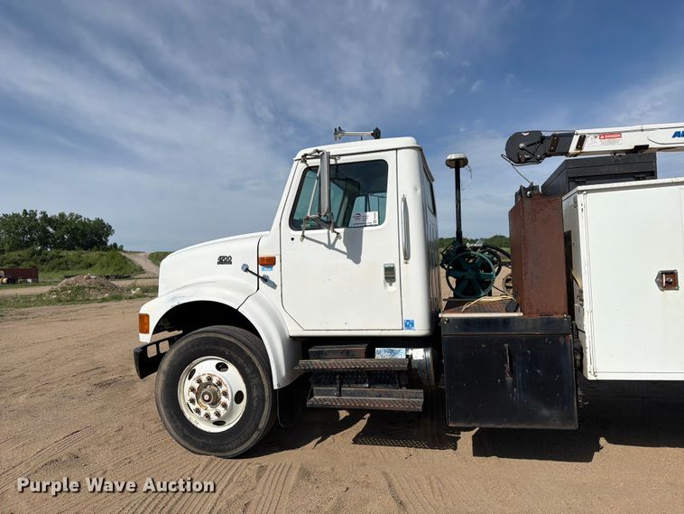 image for item FK0229 1998 International 4700 utility / service truck