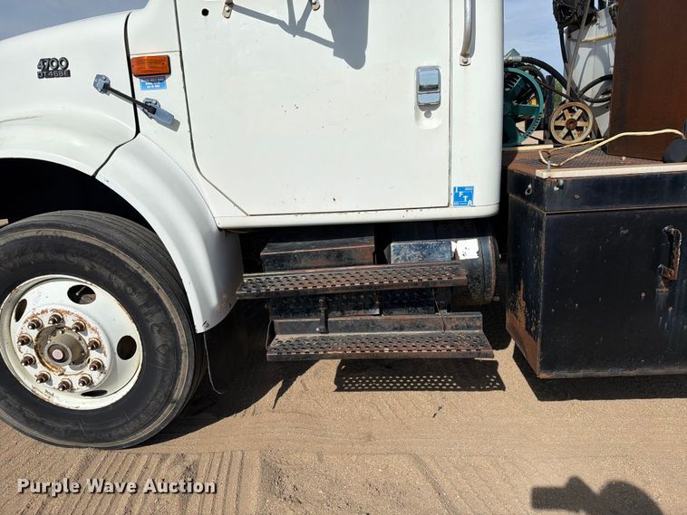 image for item FK0229 1998 International 4700 utility / service truck