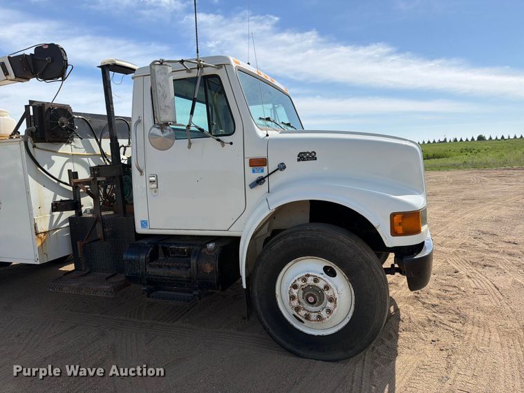 image for item FK0229 1998 International 4700 utility / service truck