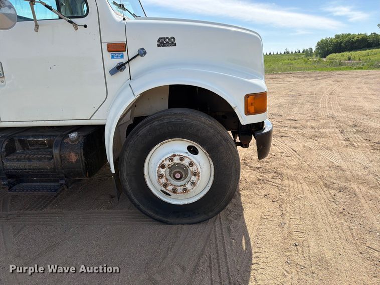 image for item FK0229 1998 International 4700 utility / service truck