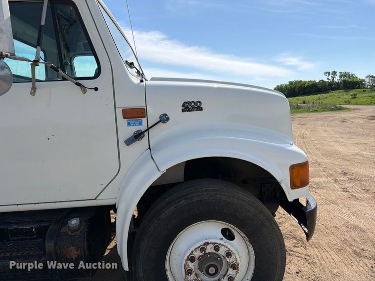 image for item FK0229 1998 International 4700 utility / service truck