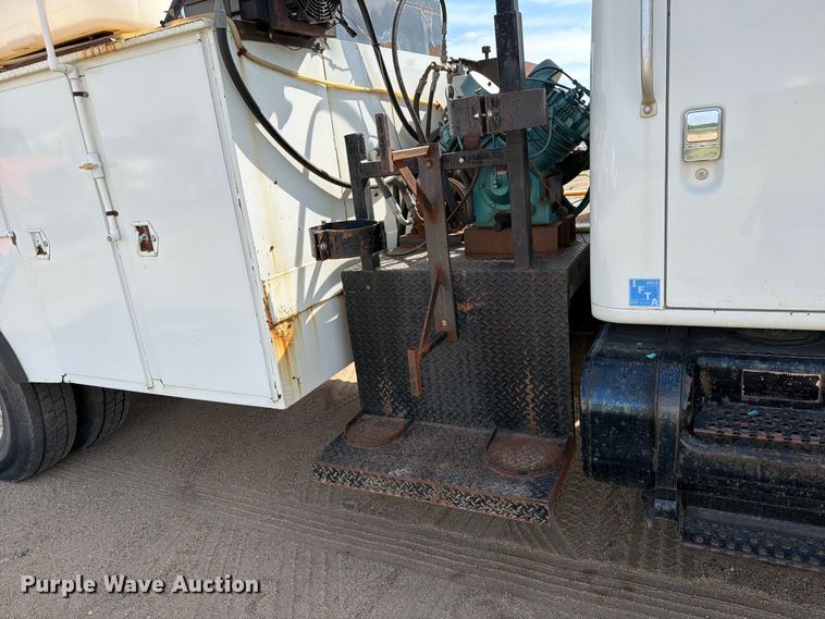 image for item FK0229 1998 International 4700 utility / service truck