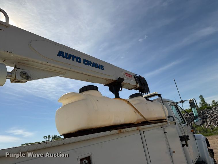 image for item FK0229 1998 International 4700 utility / service truck