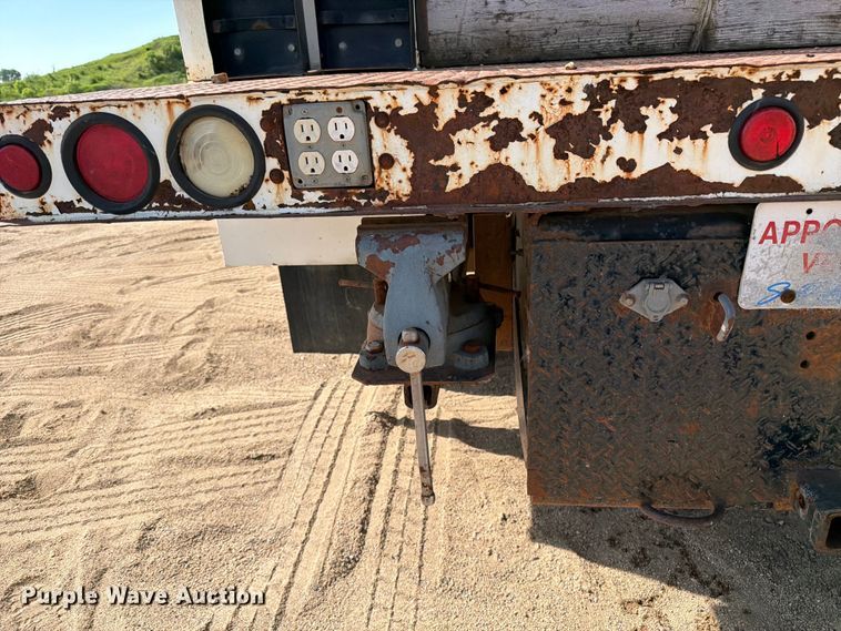 image for item FK0229 1998 International 4700 utility / service truck