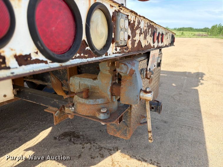 image for item FK0229 1998 International 4700 utility / service truck