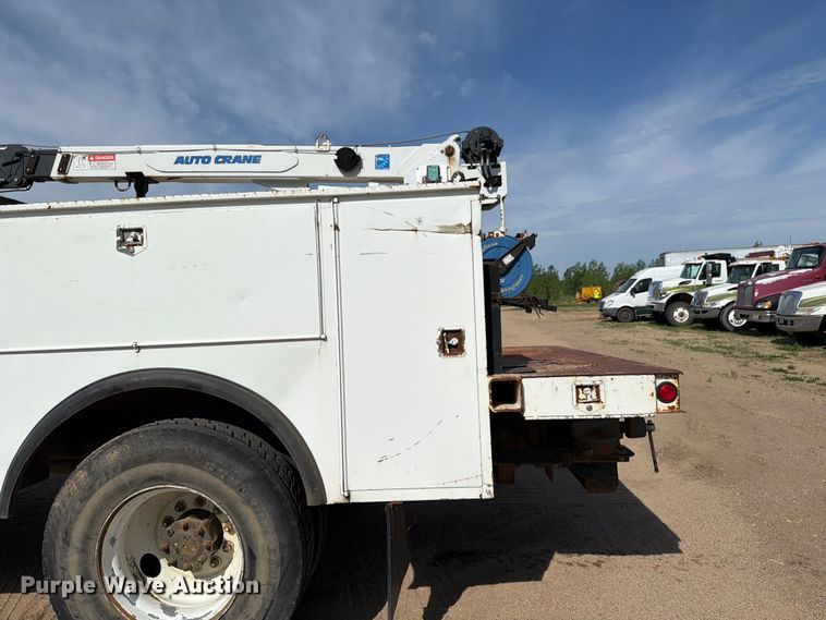 image for item FK0229 1998 International 4700 utility / service truck