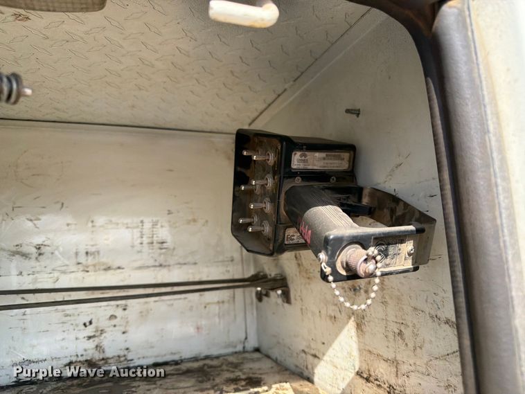 image for item FK0229 1998 International 4700 utility / service truck
