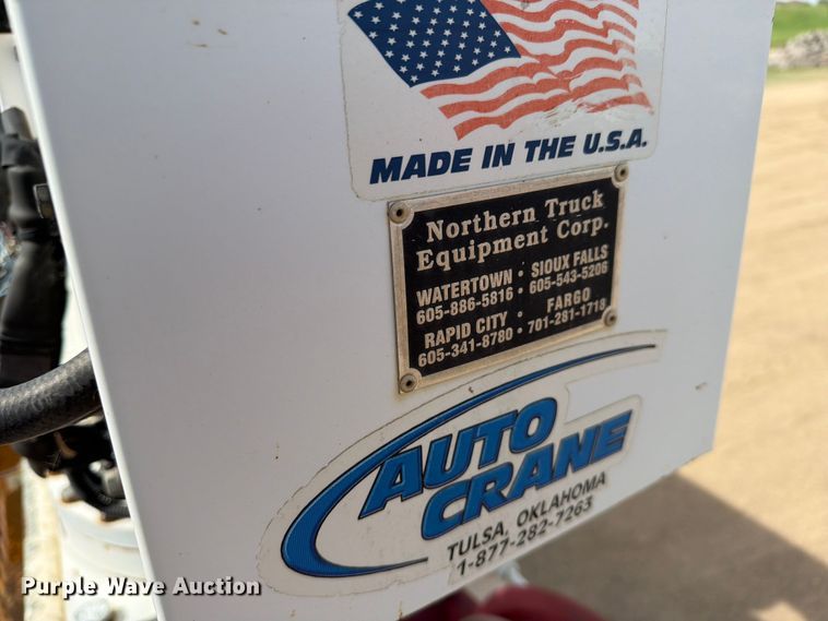 image for item FK0229 1998 International 4700 utility / service truck