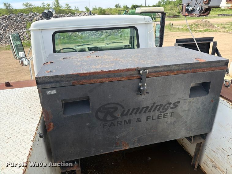image for item FK0229 1998 International 4700 utility / service truck
